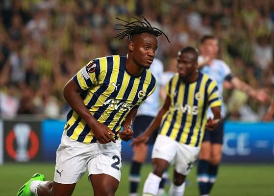 BATSHUAYI'DEN AÇIKLAMALAR
Fenerbahçe'nin yeni transferlerinden Michy Batshuayi, Belçika basınına kariyerine dair çarpıcı açıklamalarda bulundu.