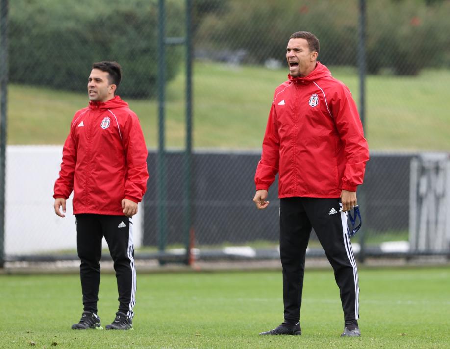 BEŞİKTAŞ TAKTİK ÇALIŞTI
Fransız çalıştırıcı Valerien Ismael’in yönetiminde yapılan antrenman, kondisyon ve taktik çalışmasıydı. Aktivasyon çalışmasıyla başlayan idman, koşu ve pas çalışması sonrası dar alanda yapılan çift kale maçla tamamlandı.