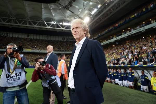 GOL REKORU KIRDI
Fenerbahçe ile ligde 6 maça çıkan Jorge Jesus, aldığı 4 galibiyet, 1 beraberlik, 1 mağlubiyetin yanı sıra 20 gol atarak kulüp tarihinin en golcü açılışını yapmıştı.