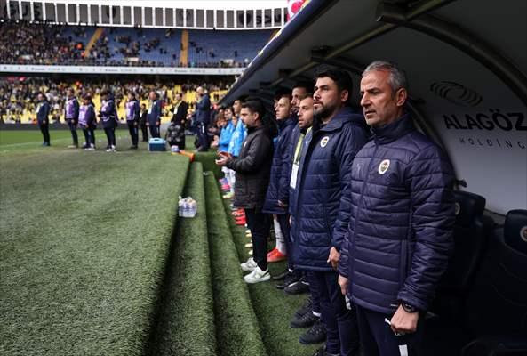 İSMAİL KARTAL'IN YENİ DURAĞI BELLİ OLUYOR
Son olarak Fenerbahçe'yi çalıştıran teknik direktör İsmail Kartal'ın yeni durağının neresi olacağı belirsizliğini koruyor... Sarı lacivertlilerde harika bir sezon geçiren tecrübeli hoca ile ilgili flaş bir iddia ortaya atıldı. (Sabah)