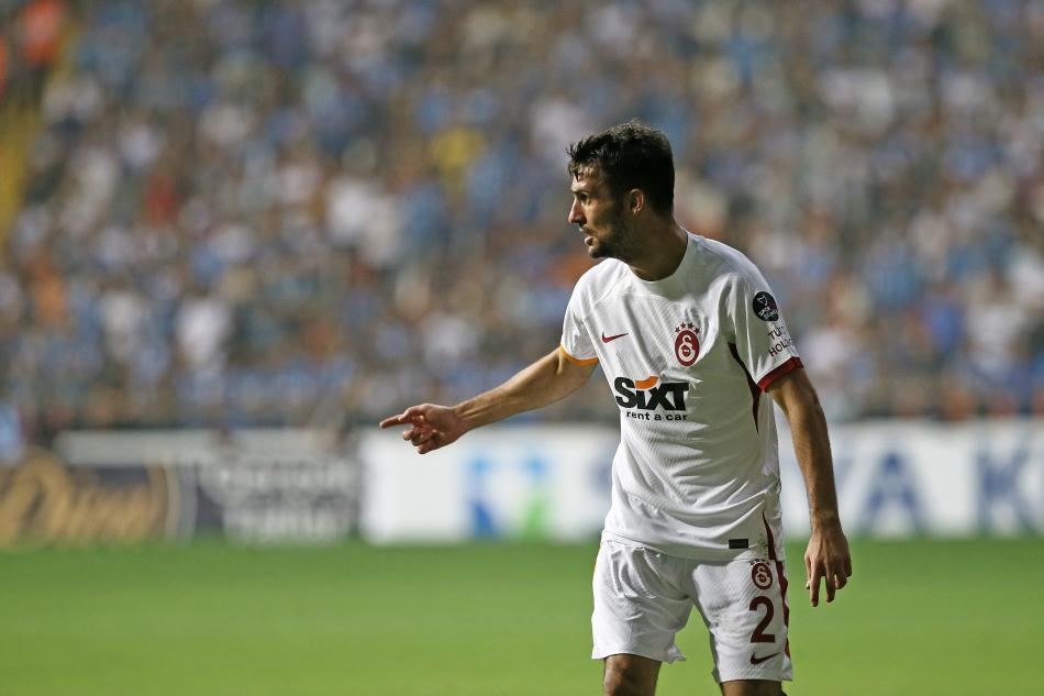 ZORUNLU DEĞİŞİM OLACAK
Galatasaray’da sol bekte Aanholt’un istenen performansı verememesinden sonra Dubois’i Adana Demirspor maçında deneyen sarı-kırmızılı teknik adam, Fransız oyuncunun kötü oynamamasına rağmen zorunlu olarak değişime gidecek. (Milliyet)