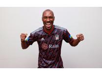Atiba Hutchinson tarihe geiyor