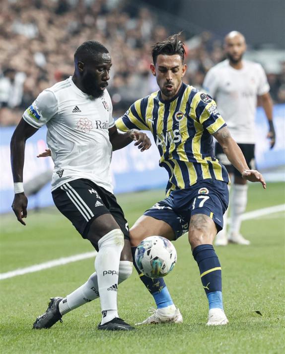 2.2 MİLYON EURO
Beşiktaş zorunlu satın alma bedeli olarak West Ham United’a 2.2 milyon Euro ödeyecek. Arthur Masuaku ile de 3 yıllık sözleşme imzalanacak. (NTV Spor)