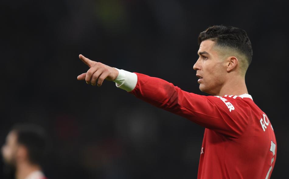 G.SARAY'DAN FLAŞ AÇIKLAMA!
Son olarak Portekizli Dünya yıldızı Cristiano Ronaldo'nun İngiliz ekibi Manchester United ile yollarını ayırması Galatasaray taraftarlarını oldukça heyecanlandırmış durumda. Özellikle sosyal medya üzerinden sarı kırmızılı taraftarlar Cristiano Ronaldo'nun, Galatasaray'a transferi için birlik oldular. Paylaşımlar üzerine Galatasaray Başkanı Dursun Özbek'ten açıklama geldi. İşte ayrıntılar...