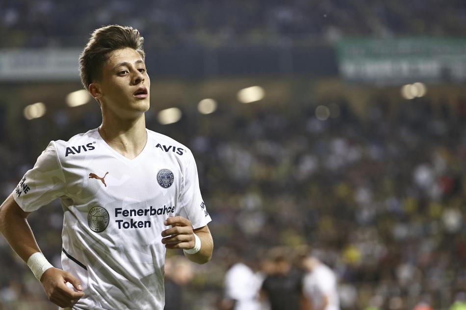 TRANSFER HABERLERİ KESİLMİYOR
Fenerbahçe'nin genç yıldızı Arda Güler, transferde Avrupa'nın önemli ekipleriyle anılmaya devam ediyor.