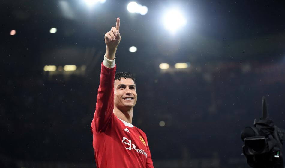 ŞANS BULAMADI
United'daki ilk döneminde (2003- 2009) bir UEFA Şampiyonlar Ligi, 3 de Premier Lig kupası kazanan Ronaldo, Erik ten Hag yönetimindeki takımda ilk 11'e girmekte zorlanıyordu. Premier League'de 10 maça çıkan yıldız oyuncu, bunların sadece 4'ünde ilk 11'de forma giydi.