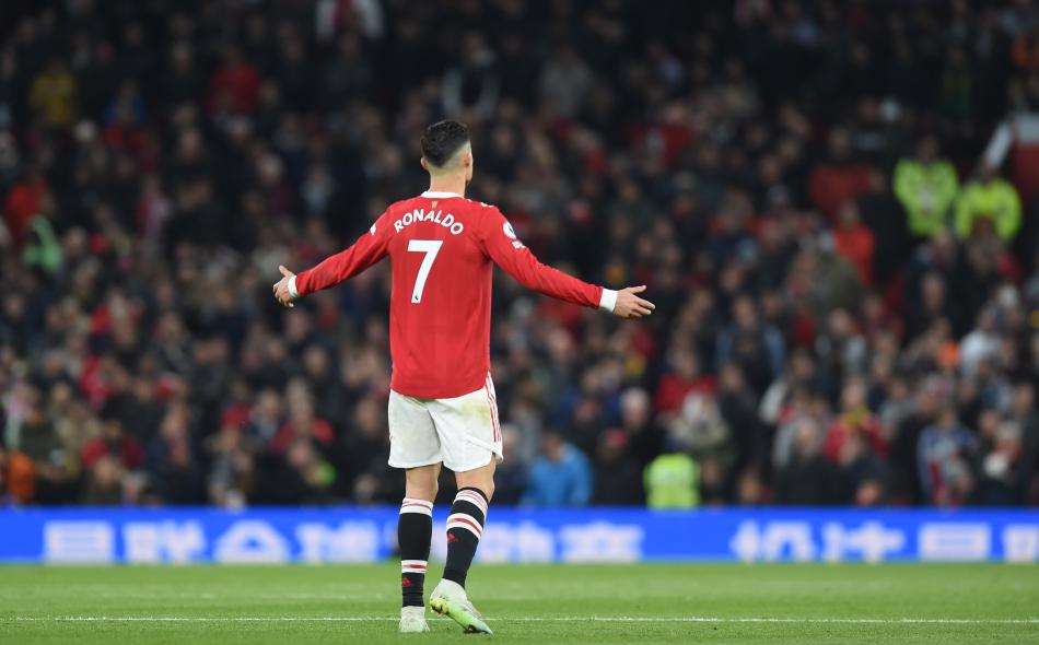 SESLER DAHA DA YÜKSELDİ
Galatasaray taraftarları bir süredir 'Cristiano Ronaldo' hayalleri kurarken yıldız futbolcunun Manchester United'dan ayrılmasının ardından sesler daha da yüksek çıkmaya başladı.