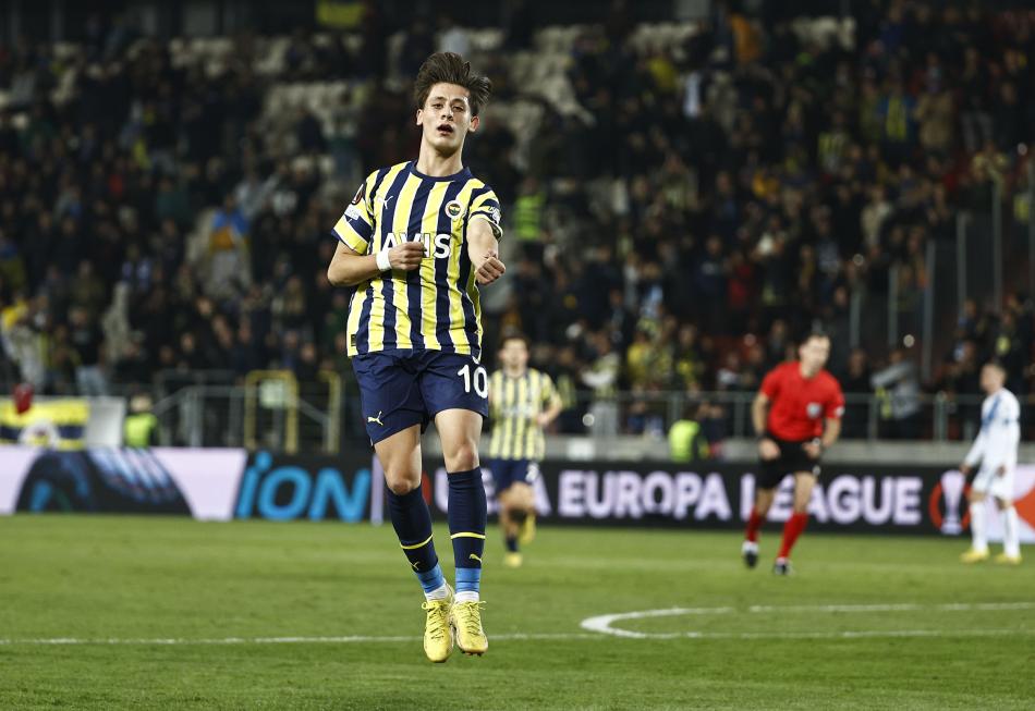 BU SEZONKİ PERFORMANSI
Bu sezon Fenerbahçe forması altında 13 maça çıkan Arda Güler, 3 gol, 1 asistlik performans sergiledi.