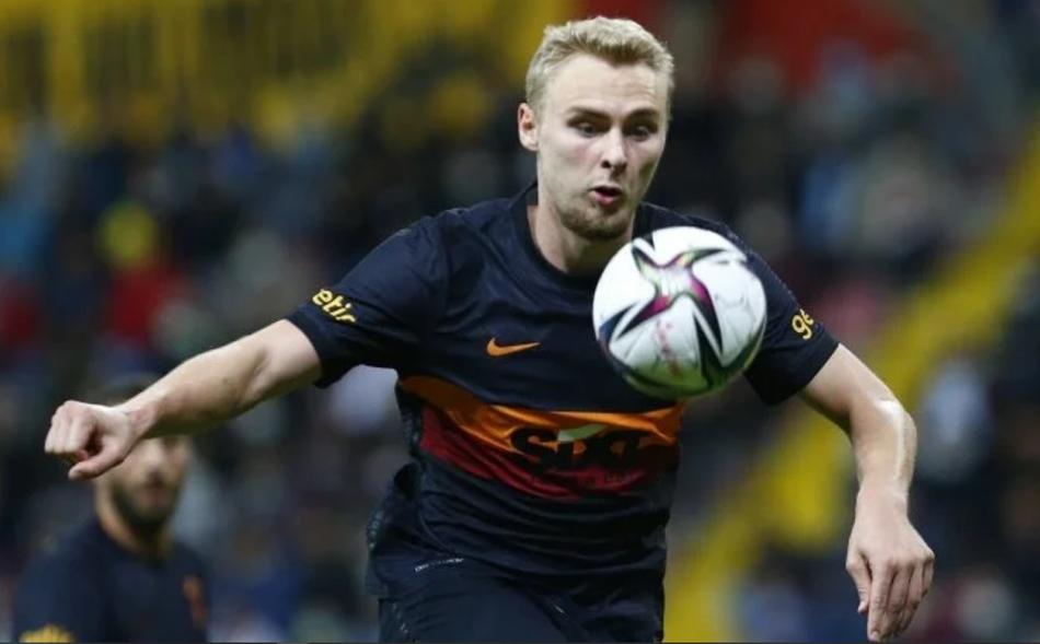 MONCHI SÜREKLİ PAZARLIK HALİNDE
Endülüs merkezli Estadio Deportivo gazetesi, Sevilla Sportif Direktörü Monchi'nin Nelsson'a ilgisi azalmadan devam etti. Monchi, sıklıkla Galatasaray ile pazarlıklarını sürdürüyor ama sarı kırmızılı kulüp her seferinde 25 milyon euro yanıtını verdi.