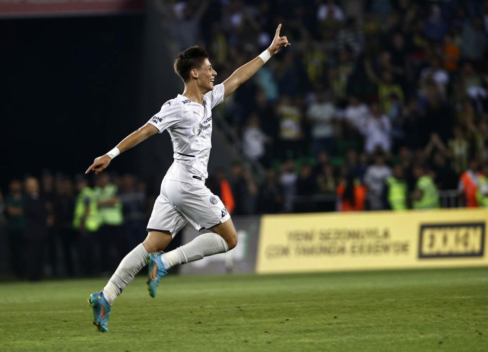 AVRUPA'DAN 4 TAKIM PEŞİNDE
Barcelona, Paris Saint-Germain, Napoli ve Tottenham'ın Fenerbahçe forması giyen Arda Güler ile ilgilendiği öne sürüldü.