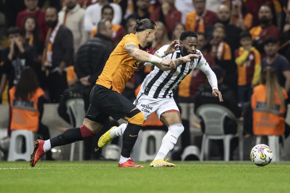 SCOUTLAR DEVREDE
Katar’a gitmeden önce menajeri aracılığı ile İngiltere, İspanya ve Fransa’dan aldığı teklifleri kulübe ilettiği ileri sürülen N’Koudou’nun olası bir ayrılığı durumunda alternatifini hazır tutmak isteyen siyah beyazlılarda scout ekibinin şimdiden çalışmalara başladığı öğrenildi.