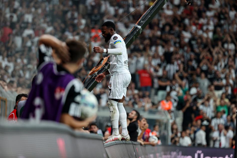 BEŞİKTAŞ TAKVİYE İSTİYOR
Bugün Kamerun Milli Takımı’nda sergileyeceği performansa göre devre arasında satılması gündeme gelecek N’Koudou’nun yerine sol kanada güçlü bir takviye yapılacak.