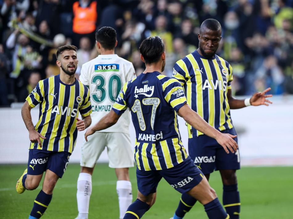 19 GOLE KATKI
Valencia, çubuklu ile bu sezon 22 maçta 15 gol ve 4 asist ile 19 gol katkısı sağlayarak müthiş bir performansa imza attı.