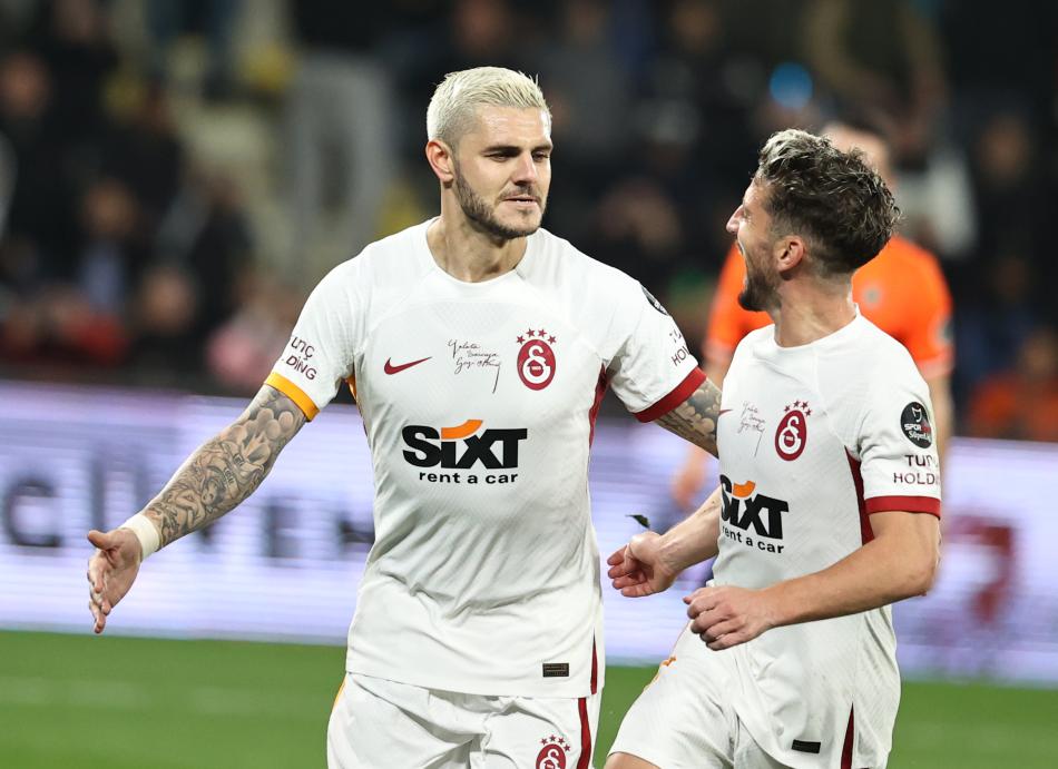 ICARDI'YE BÜYÜK TALİP
Atletico Madrid Teknik Direktörü Diego Simeone, takımda yaşanan gol probleminin ardından yönetimden forvet takviyesi istedi. Listenin ilk sırasına da Galatasaray'da kiralık oynayan Icardi'yi koydu. Atletico, Icardi için devre arasında PSG'ye teklifte bulunacak.