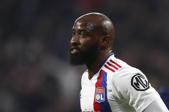 GALATASARAY'DA KAYNAK HAZIR
Kritik bir transfer operasyonuna girişen ve ocak ayında kadrosunu çok önemli takviyelerle güçlendirmeye hazırlanan Galatasaray 'da, sıcak para kaynağı da belli oldu. Sarı-Kırmızılılar, şu sıralarda yurt dışında kiralık olarak oynayan oyuncularının satışından önemli bir gelir bekliyor.