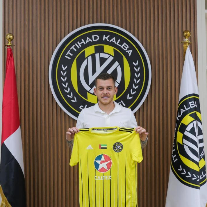 CICALDAU DA YOLCU
Al Ittihad Kalba'ya kiralanan Alexandru Cicaldau'nun da tıpkı Morutan gibi 3-3.5 milyon Euro bandında satılma ihtimali bulunuyor. Birleşik Arap Emirlikleri Ligi'nde düzenli oynamaya çalışan ve 10 maçta 1 gol, 1 asist üreten 25 yaşındaki futbolcu, kısa sürede ilk 11'in değişmez ismi oldu. Cicaldau konusunda da beklenen teklif gelirse, Galatasaray 10 milyon Euro'nun da biraz üzerinde gelir elde ederek, kadrosuna istediği takviyeleri daha rahat yapabilecek.