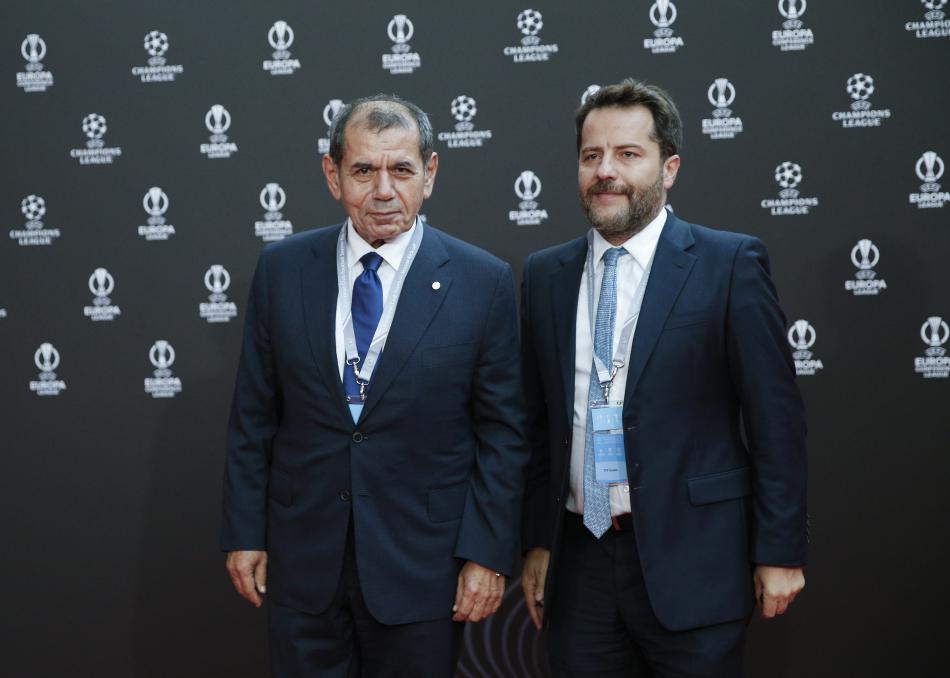 ERDEN TİMUR FRANSA'YA GİDECEK
Sarı-Kırmızılılar, Dünya Kupası arasında görüşmeleri olumlu şekilde sonlandırıp, ocak ayında transferi resmiyete kavuşturmaya kararlı. Erden Timur'un, önümüzdeki günlerde Fransa'ya giderek Lyon'la masaya oturacağı öğrenildi. (Fanatik)