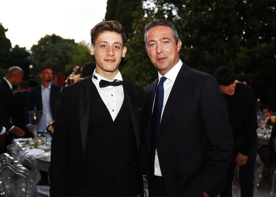 DEV GELİR OLABİLİRDİ
Önceki anlaşmaya göre Arda'nın örneğin 30 milyon euroya satılması halinde Gençlerbirliği'ne 6 milyon euro verilecekti. Şimdi tüm gelir sarı-lacivertlilere kalacak. Başkent ekibinin kiralık oynatacağı gençler de tecrübe kazanacak.