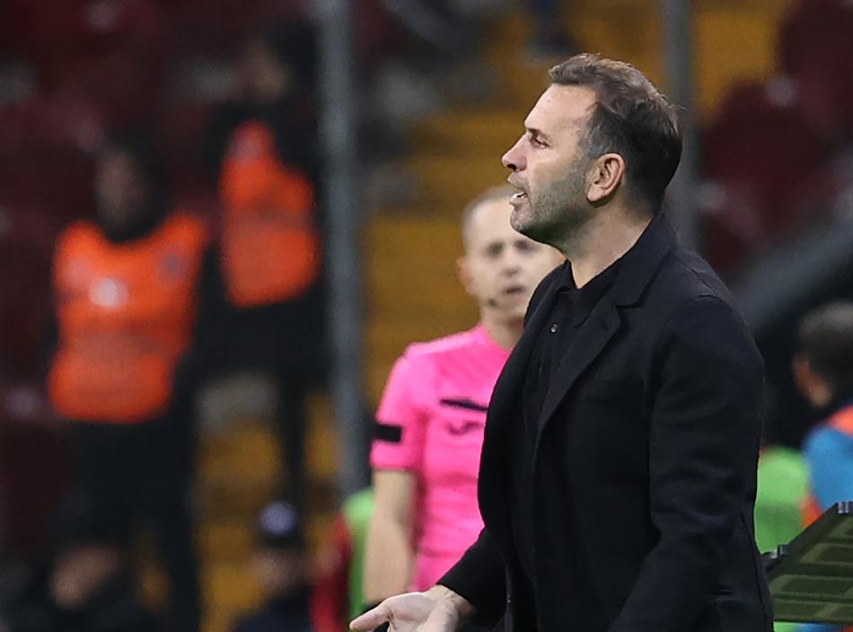 KIM NASIL OYNADI?
F.Bahçe'nin Kadıköy'den eli boş gönderdiği Rayo Vallecano ve Villarreal, Aslantepe'de eksik Galatasaray'ı yenmekte zorlanmadı. Villarreal dün ilk 45 dakikada bulduğu 4 golle farka giderken, bireysel hataların bedelini ödeyen sarı-kırmızılı takım, tribünlerin protestosuyla karşılaştı. İşte maçta bazı oyuncuların performansları...