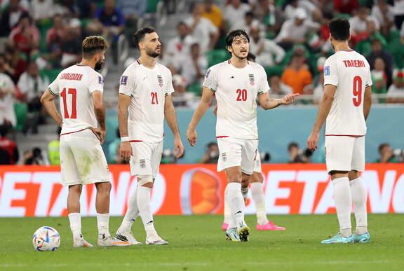 BEKLENTİLERİN ALTINDA KALDI
Öte yandan Serdar Azmoun'un Bayer Leverkusen forması altında Bundesliga'da sadece bir gol attığı hatırlatıldı. 28 yaşındaki futbolcunun Alman ekibine transferinden bu yana beklentilerin oldukça altında kaldığı ifade edildi.