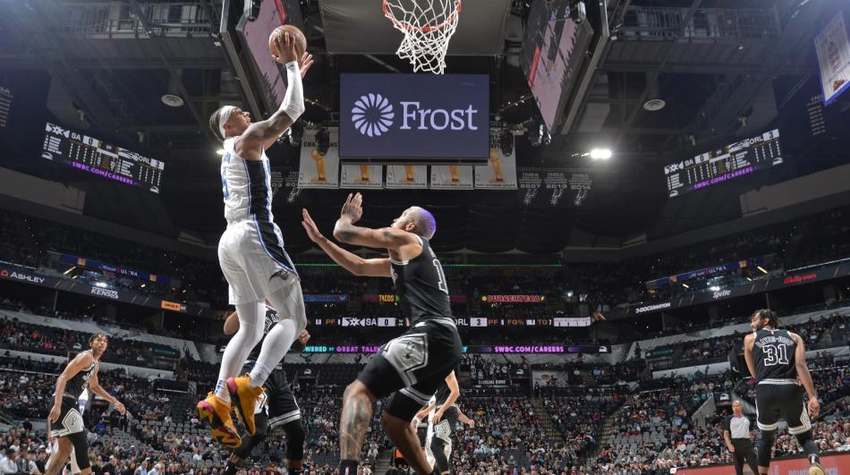 SPURS 132-114 MAGIC