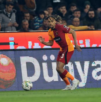 Milan'dan Sacha Boey iin yakn takip!