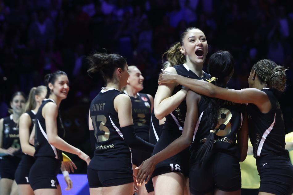 VAKIFBANKLI OYUNCULARIN MUTLULUU