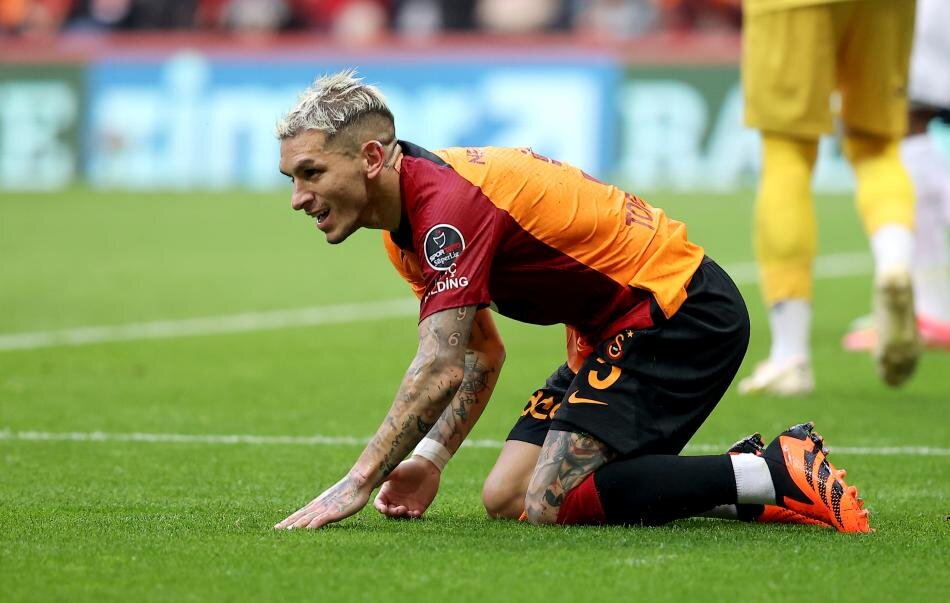 LUCAS TORREIRA