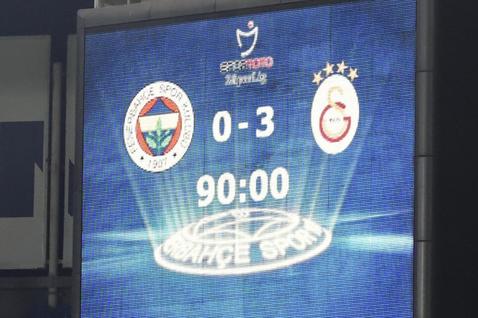 KADIK�Y'DE TAR�H� SKOR
