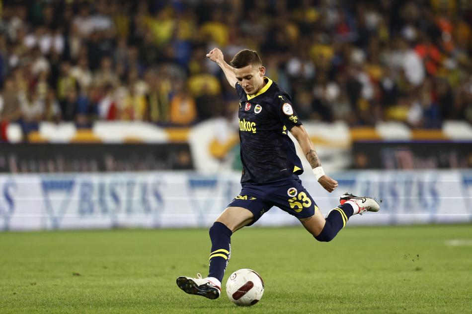 FENERBAHE'DE SZYMANSKI FIRTINASI
