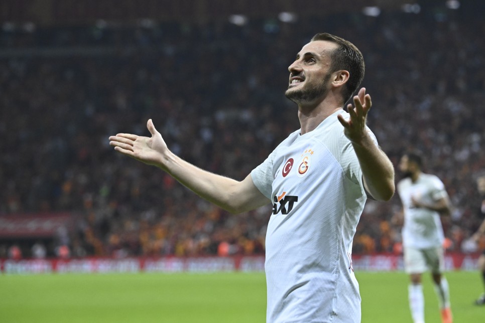 KEREM İLE MASAYA