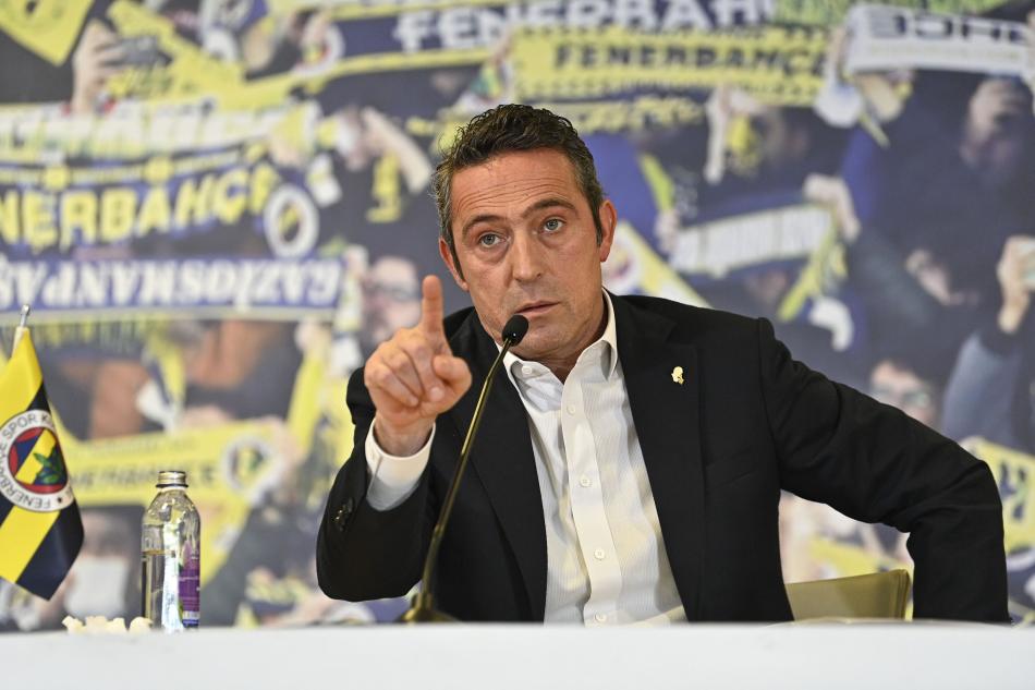 FENERBAHÇE'DE 6 NUMARA AVI
Fenerbahçe, geçtiğimiz yaz transfer döneminde birçok yıldızı kadrosuna katarken 6 numara transferinin yapılacağını bizzat Fenerbahçe Başkanı Ali Koç açıklamıştı. Ancak Sarı-Lacivertli ekip, yeni sezona 6 numara pozisyonu için beklenen takviye gelmeden başladı. Her şeye rağmen Kanarya'nın kış transfer döneminde 6 numara transferi için düğmeye basacağı biliniyor.