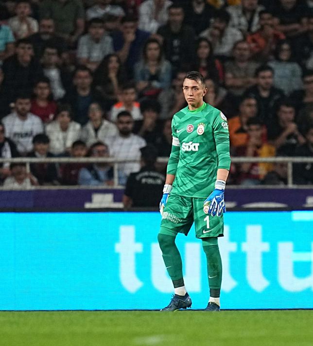 MUSLERA'NIN SZLEME CEVABI!
