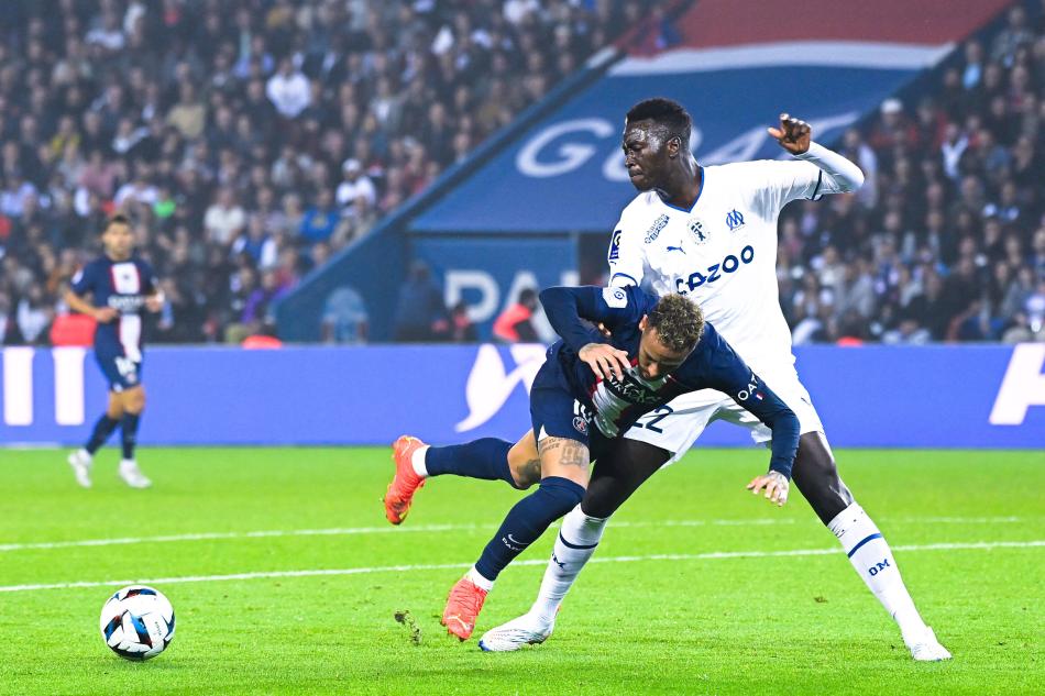 GUEYE'DE TEK SORU ARET