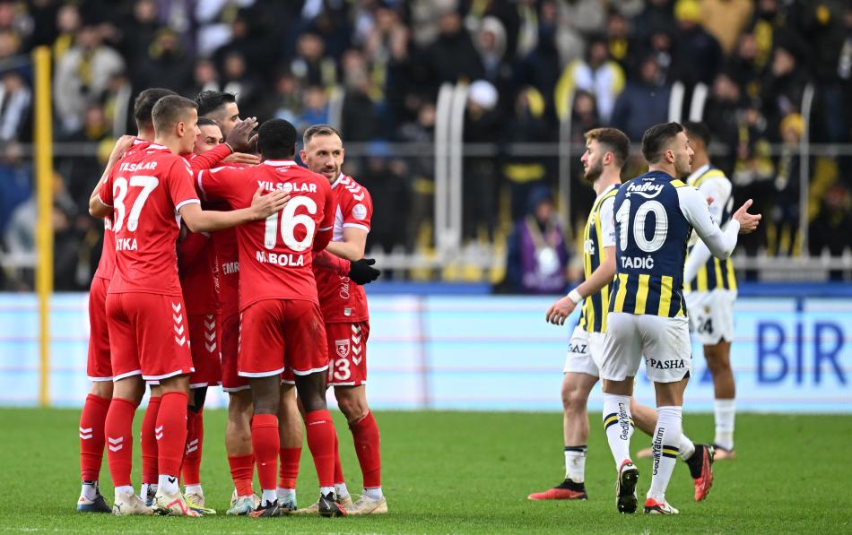 YAZARLARDAN FENERBAHE YORUMLARI