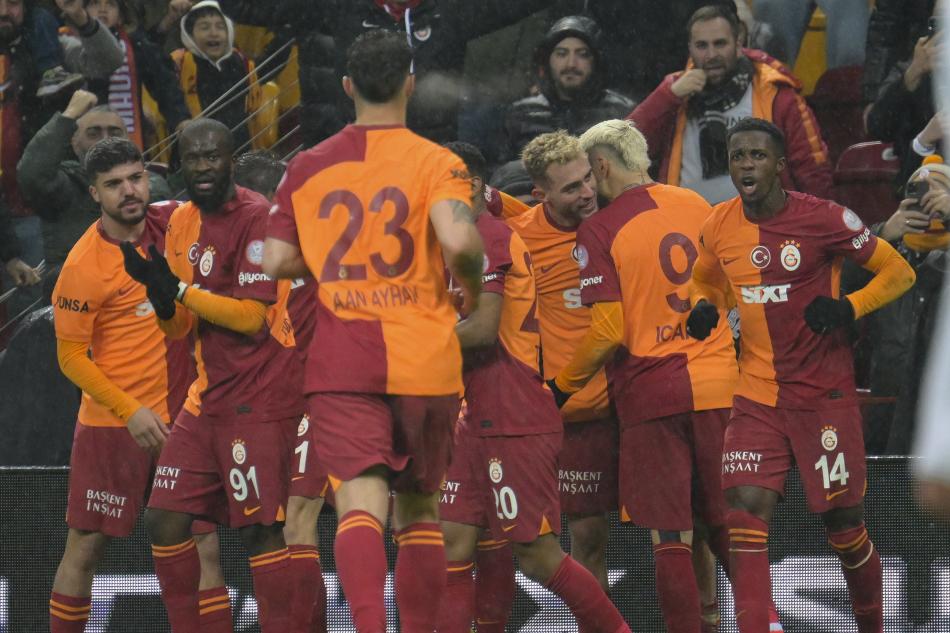 YAZARLARIN GALATASARAY YORUMLARI