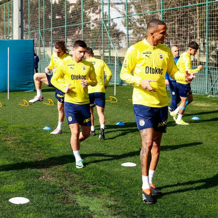 FENERBAHE'DE HAZIRLIKLAR BALADI