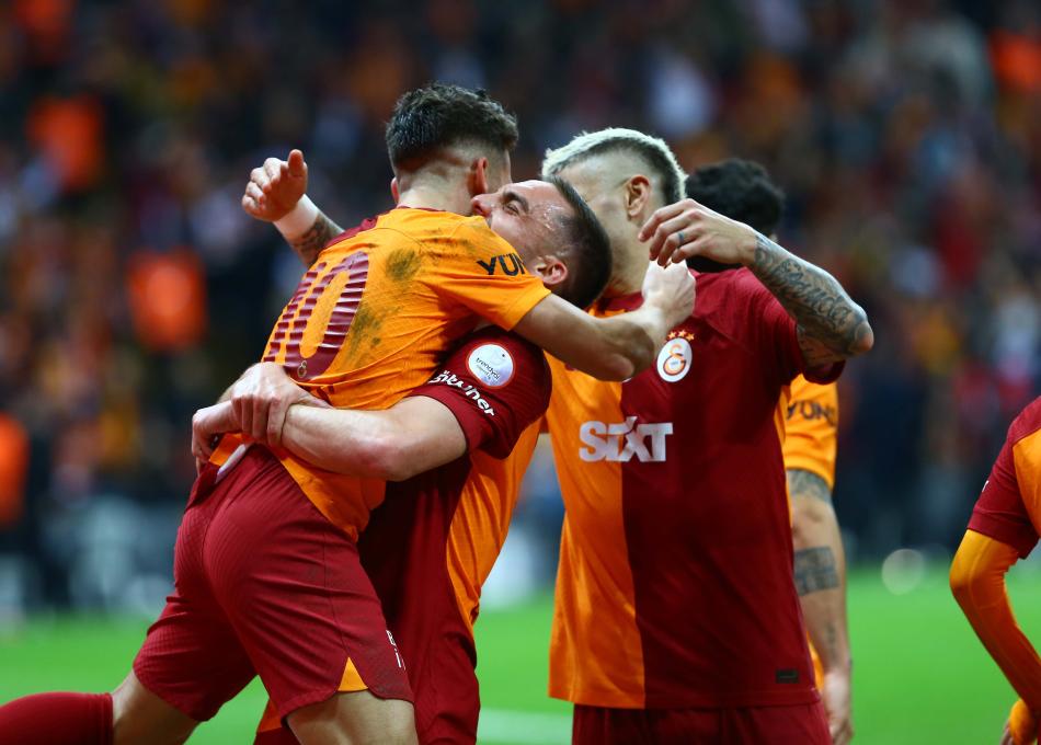 GALATASARAY: 102 PUAN