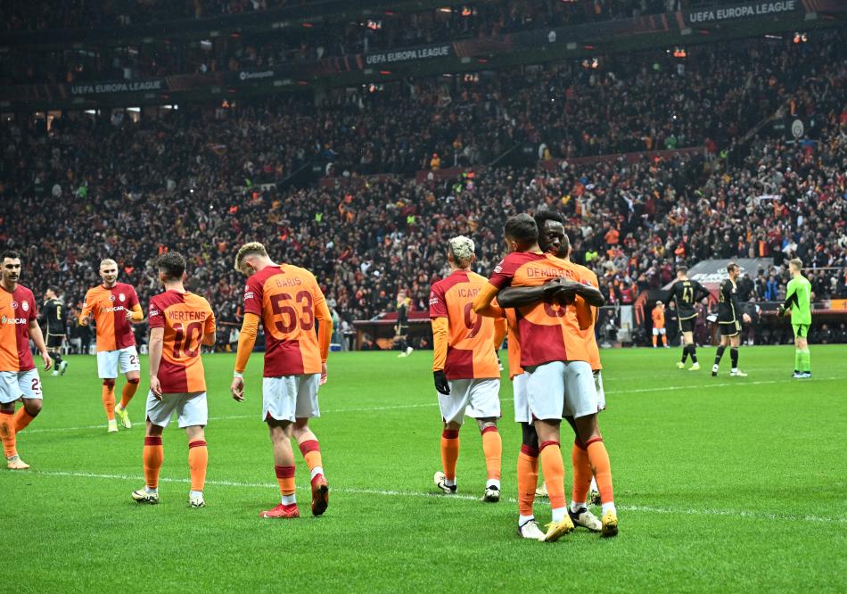 ÇEKYA'DA MANŞETLER GALATASARAY