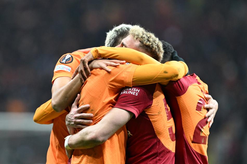 YAZARLARDAN GALATASARAY YORUMLARI