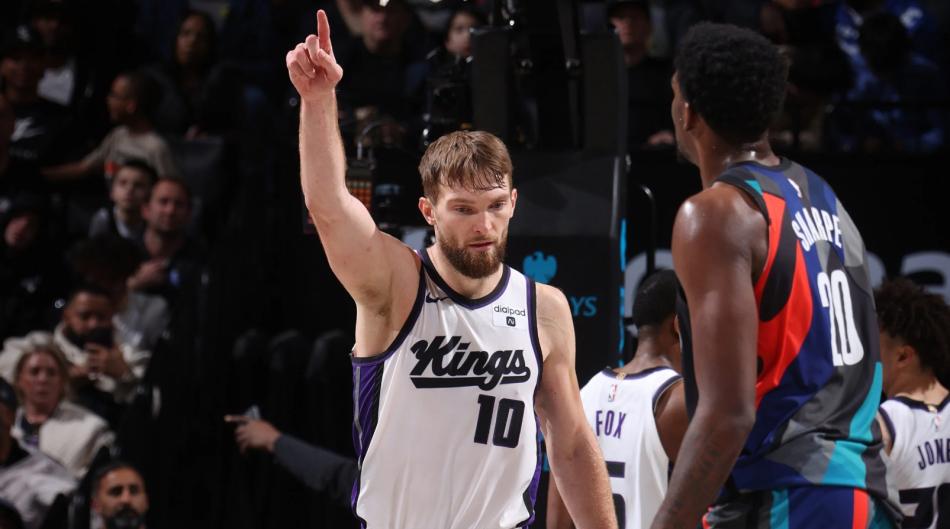 KINGS 107-77 NETS