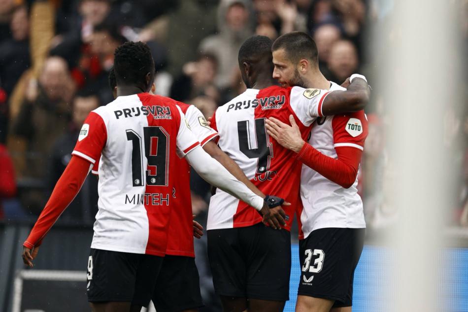 30- FEYENOORD: 57.000 PUAN