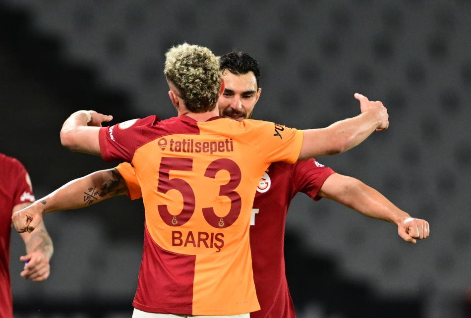 YAZARLARDAN GALATASARAY YORUMU