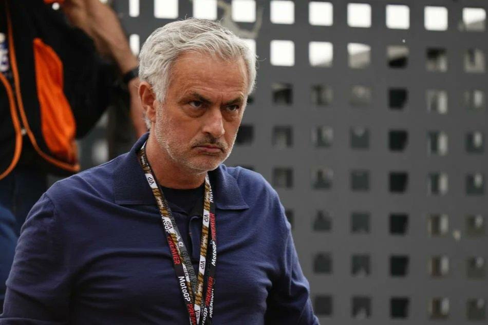 ''MOURINHO RESMEN FENERBAHE'DE''