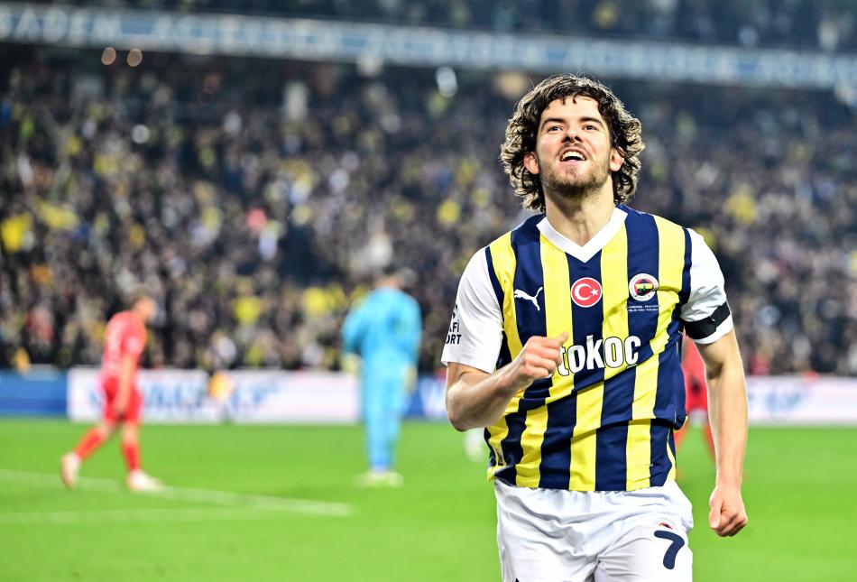 FENERBAHE YNETM KARI IKIYOR