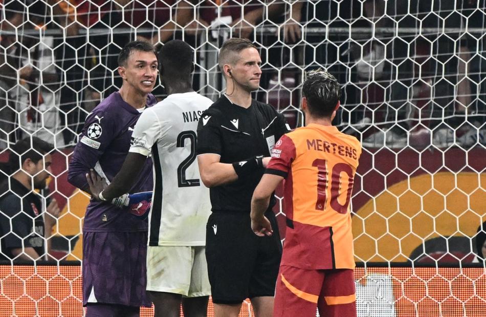 MUSLERA'YA ELETR