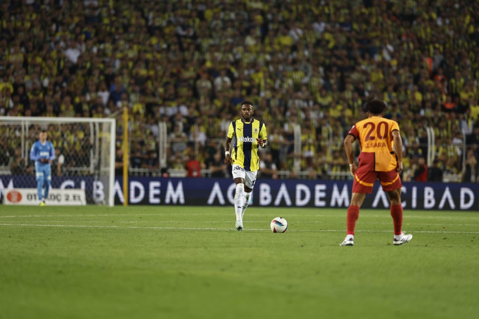 YAZARLARDAN FENERBAHE YORUMLARI