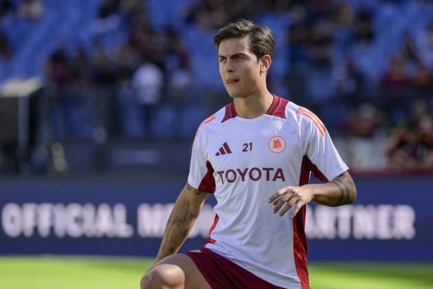 BİRÇOK YILDIZ TRANSFER EDİLDİ
Galatasaray, yaz transfer sezonunu hareketli geçirdi. Sarı-kırmızılı ekip takıma Norwich'ten Gabriel Sara, Kopenhag'dan Elias Jelert, Freiburg'dan Rooland Sallai, Monaco'dan Ismail Jakobs, Fenerbahçe'den Michy Batshuayi ve son olarak Napoli'den Victor Osimhen'i transfer etti.