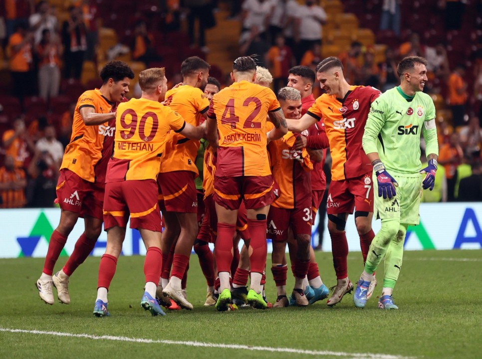 GALATASARAY'I BEKLEYEN FKSTR