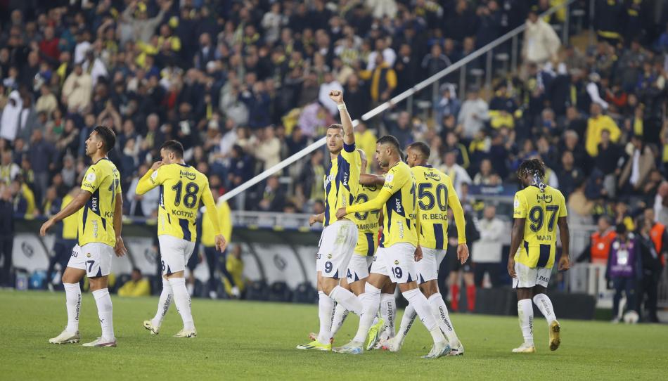 YAZARLARDAN FENERBAHE DEERLENDRMES